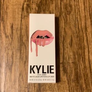 Kylie Lipkit in Penelope
